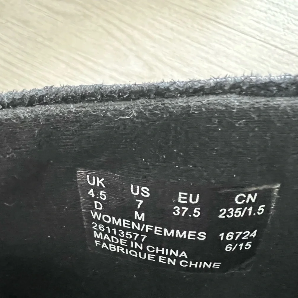 Clarks soft cushion ankle boots. Size 7M. Black - Picture 6 of 10